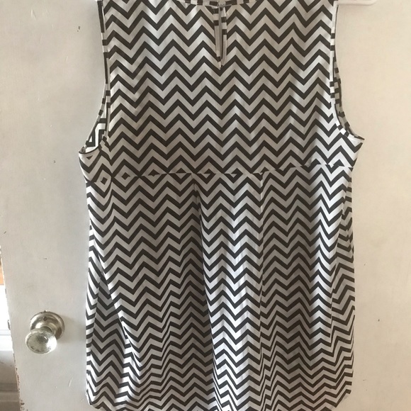 Patterned top - Picture 4 of 5